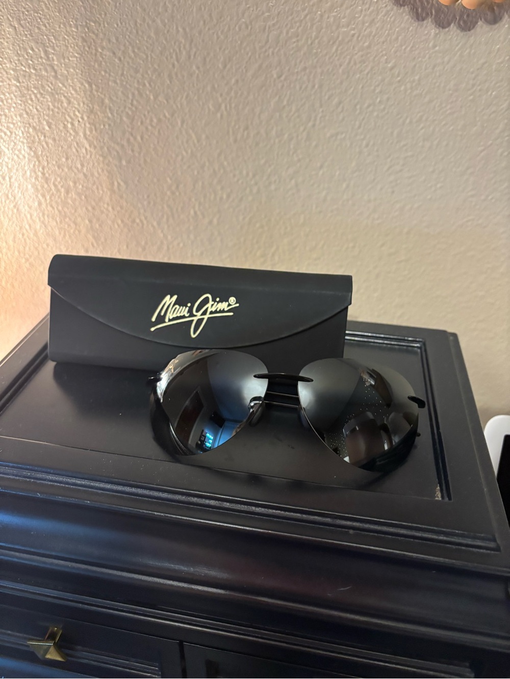 Maui Jim Black Rimless Pilot Sunglasses with Dark Lenses